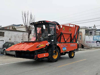 大型自走式青儲機